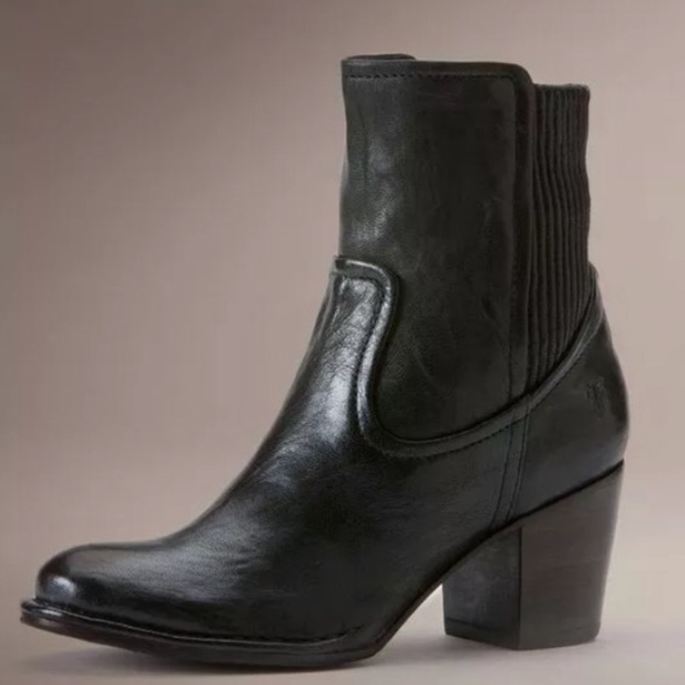 Frye Black Leather Ribbed-Side Ankle Booties